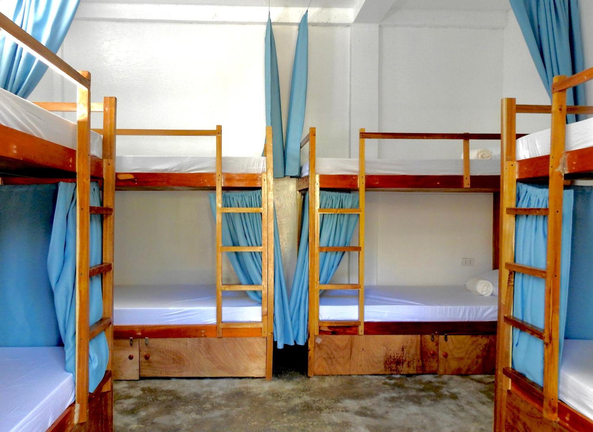 Three Little Birds Surf Hostel General Luna  Δωμάτιο φωτογραφία